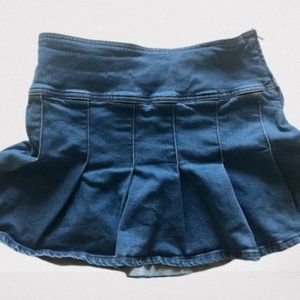 AEROPOSTALE Pleated Denim Skirt (Medium)